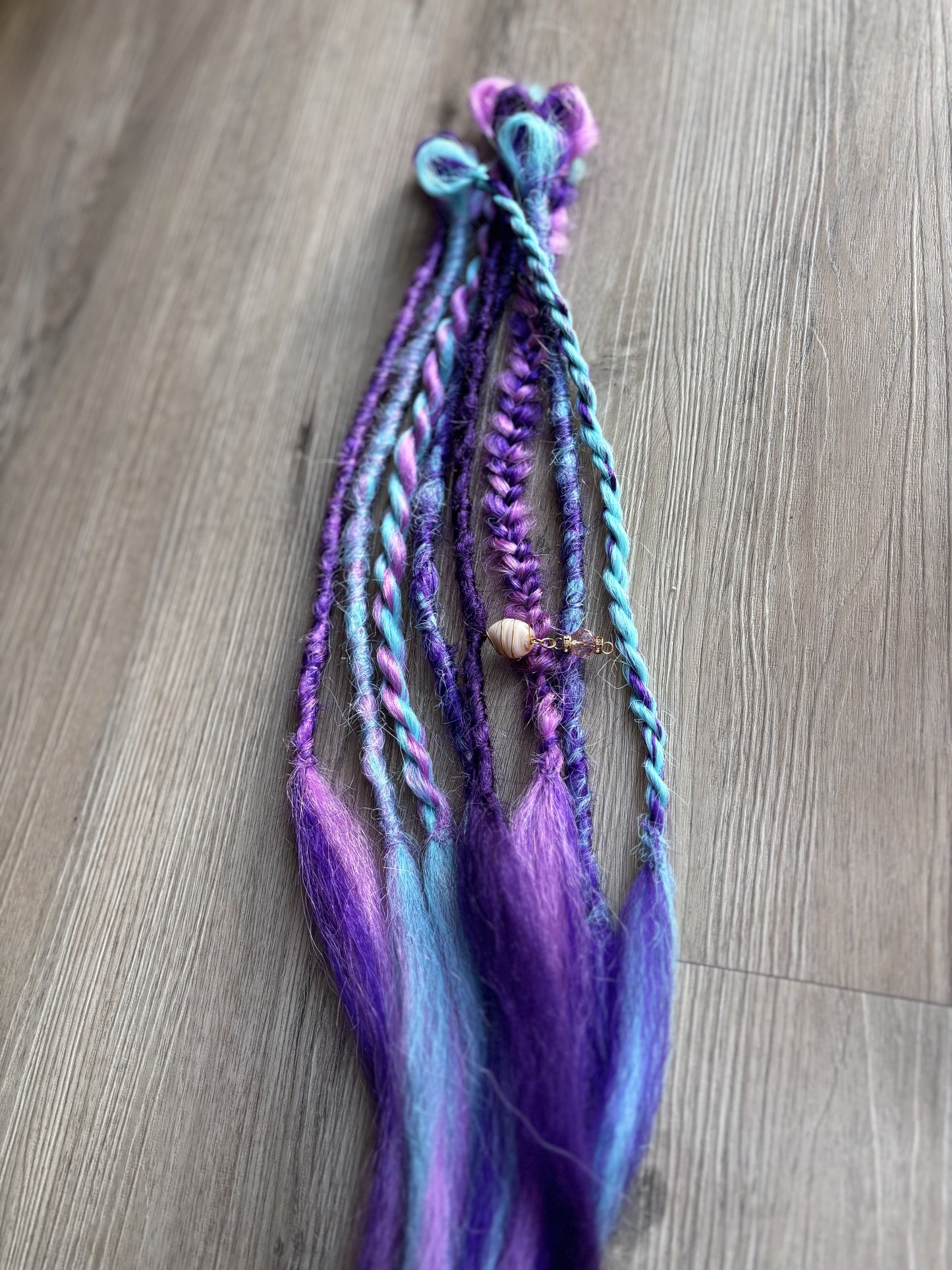 Accent set of synthetic dreadlock extensions