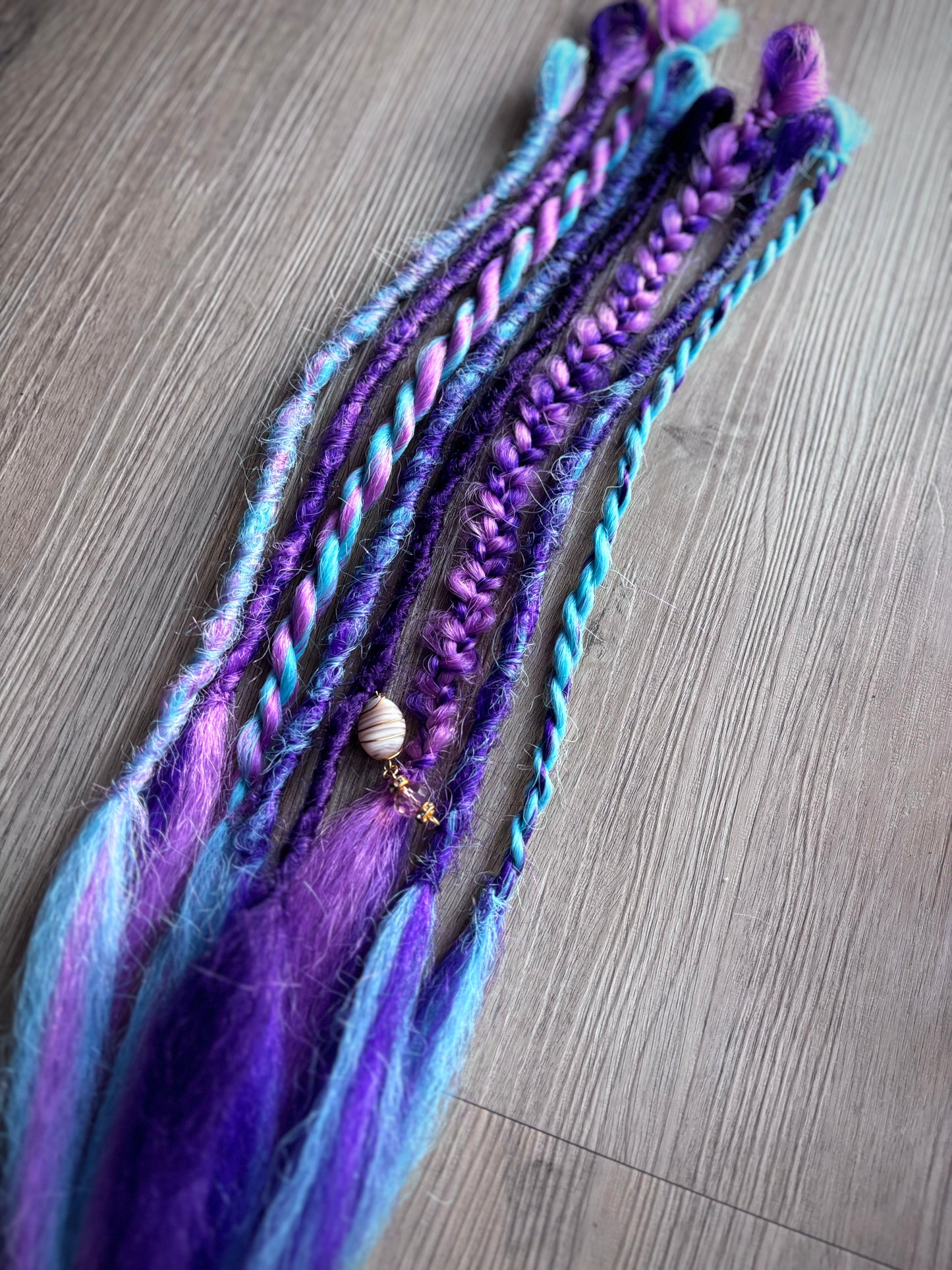 Accent set of synthetic dreadlock extensions
