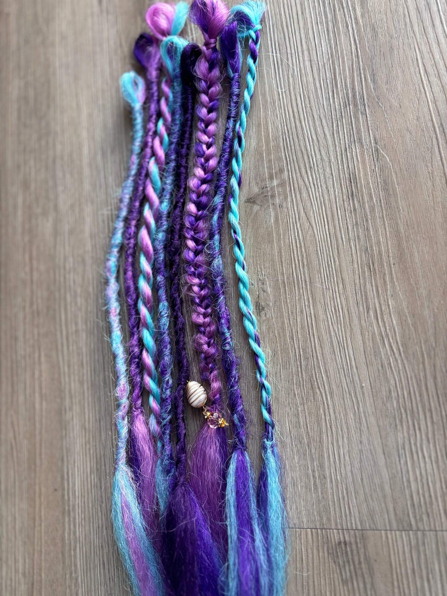 Accent set of synthetic dreadlock extensions
