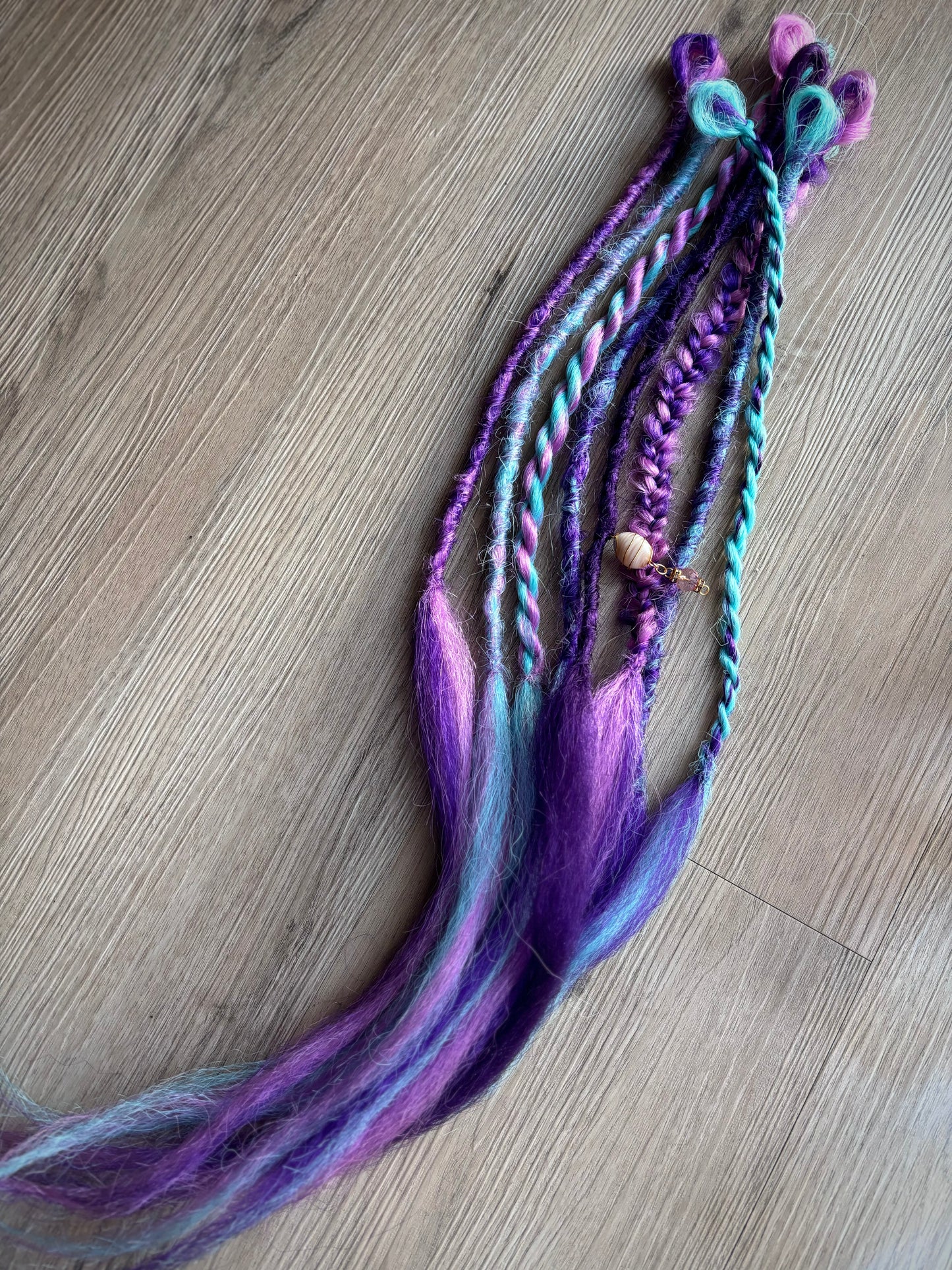 Accent set of synthetic dreadlock extensions